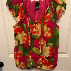 New Directions Ladies tropical print short sleeved chiffon top